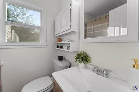 Bath - 112 Thomas Blvd, Warner Robins, GA 31093 photo 1 of 2