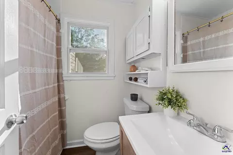 Bath - 112 Thomas Blvd, Warner Robins, GA 31093 photo 2 of 2
