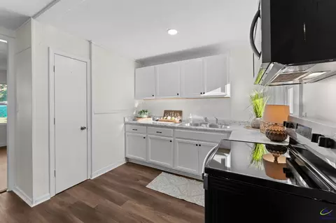 Kitchen - 112 Thomas Blvd, Warner Robins, GA 31093 photo 2 of 3