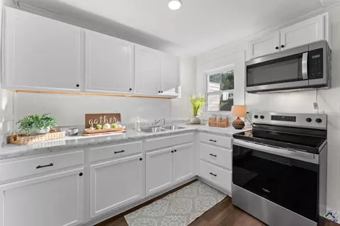 Kitchen - 112 Thomas Blvd, Warner Robins, GA 31093 photo 3 of 3