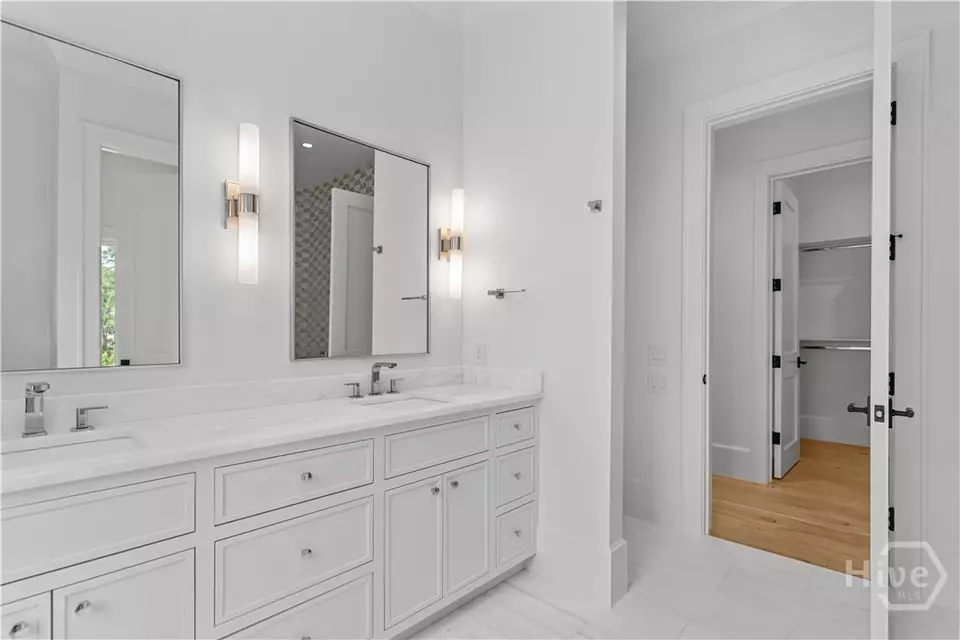 Bath - 1221 Broadpoint Dr, Greensboro, GA 30642 photo 10 of 11