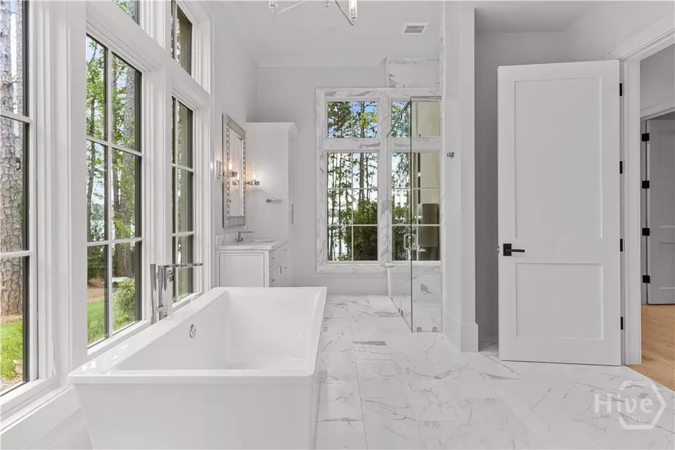 Bath - 1221 Broadpoint Dr, Greensboro, GA 30642 photo 4 of 11