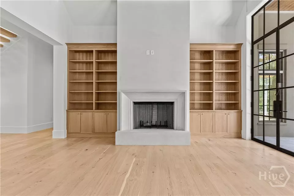 Living - 1221 Broadpoint Dr, Greensboro, GA 30642 photo 4 of 12