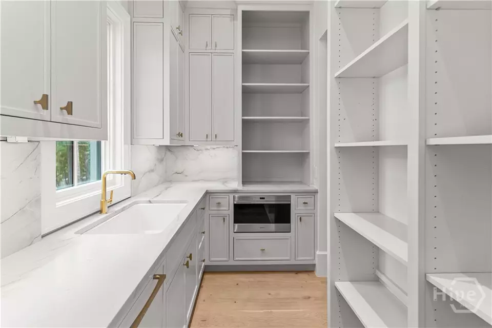 Kitchen - 1221 Broadpoint Dr, Greensboro, GA 30642 photo 8 of 9