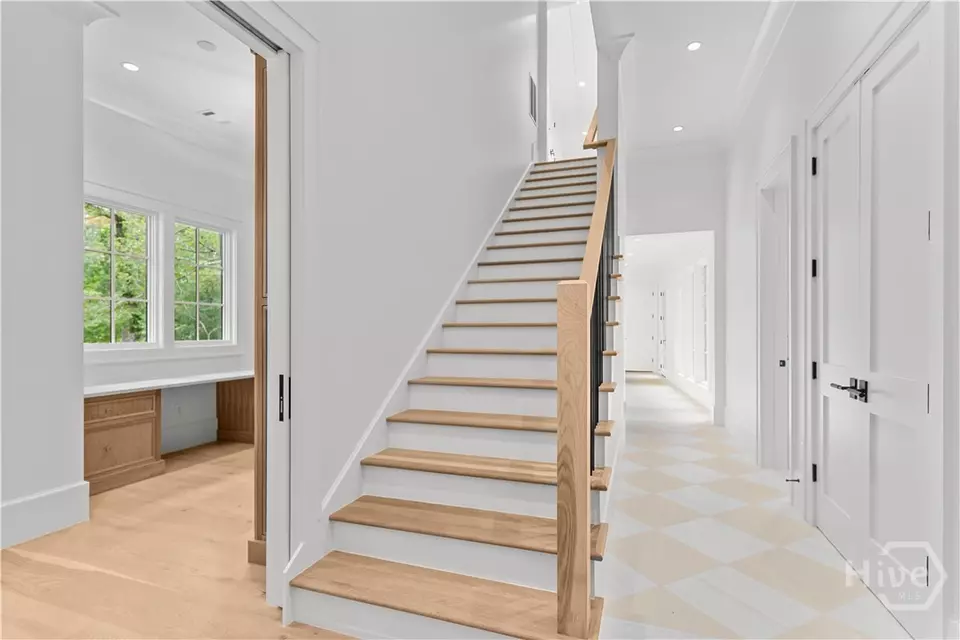 Entry Way - 1221 Broadpoint Dr, Greensboro, GA 30642 photo 2 of 6