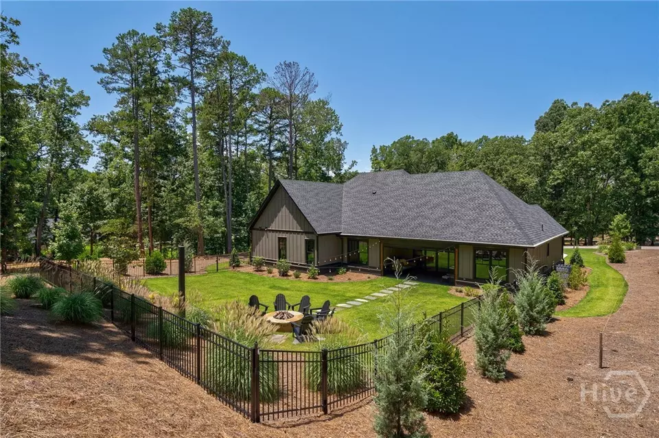 Exterior - 114 Parkside Ln, Eatonton, GA 31024 photo 9 of 11