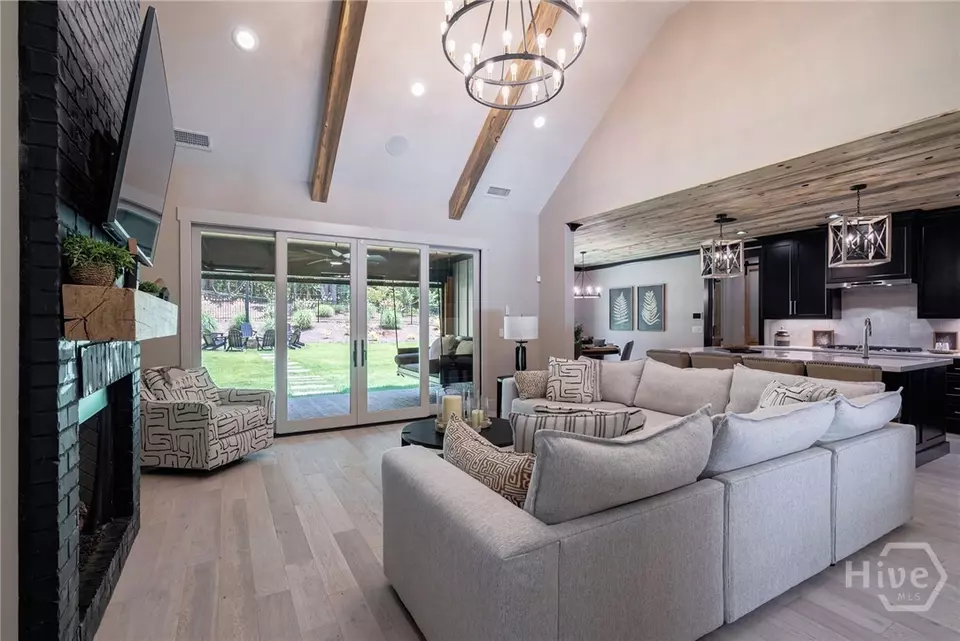 Living - 114 Parkside Ln, Eatonton, GA 31024 photo 5 of 5