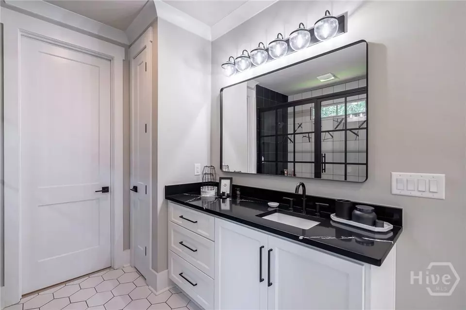 Bath - 114 Parkside Ln, Eatonton, GA 31024 photo 3 of 13