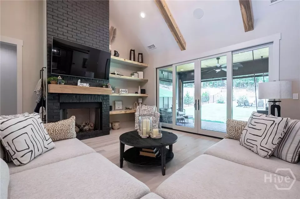 Living - 114 Parkside Ln, Eatonton, GA 31024 photo 4 of 5