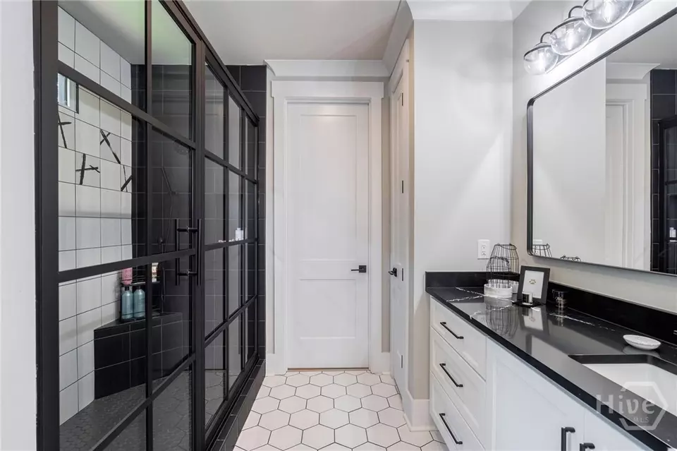 Bath - 114 Parkside Ln, Eatonton, GA 31024 photo 4 of 13