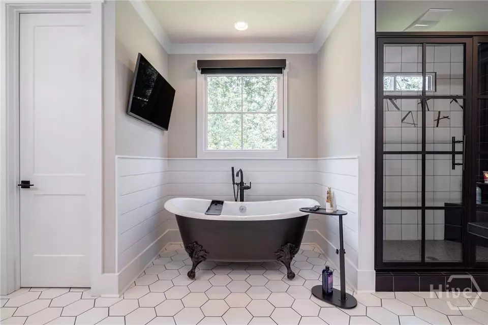 Bath - 114 Parkside Ln, Eatonton, GA 31024 photo 1 of 13