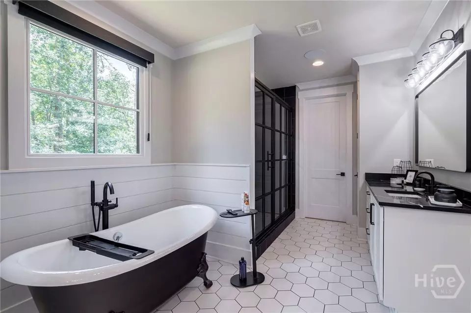 Bath - 114 Parkside Ln, Eatonton, GA 31024 photo 7 of 13