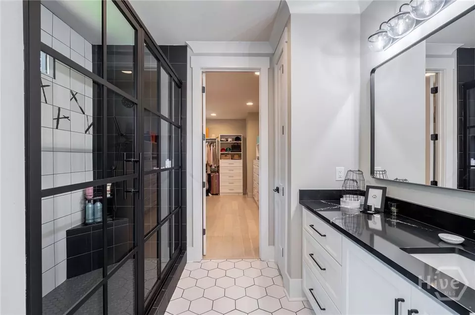 Bath - 114 Parkside Ln, Eatonton, GA 31024 photo 6 of 13