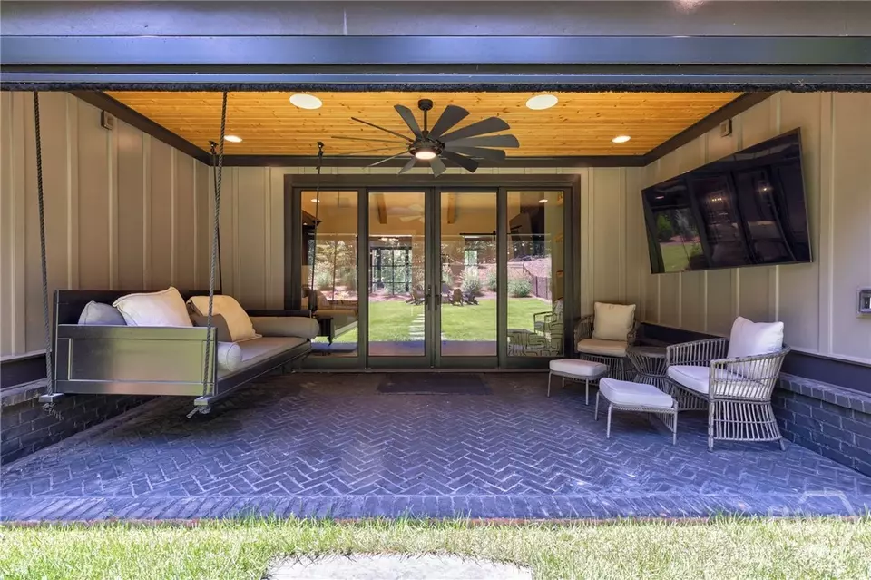 Exterior - 114 Parkside Ln, Eatonton, GA 31024 photo 6 of 11