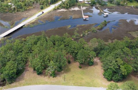 1115 River Oaks Rd, Brunswick, GA 31523