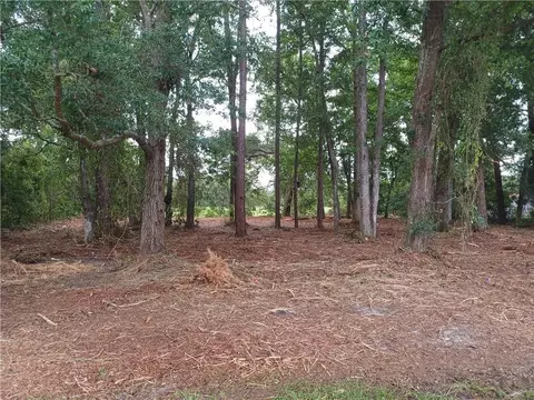170 Harbor Pointe Dr, Brunswick, GA 31523