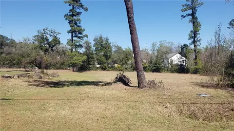 131 Village Dr, Saint Simons Island, GA 31522