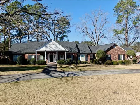 207 Plantation Dr, Waycross, GA 31501