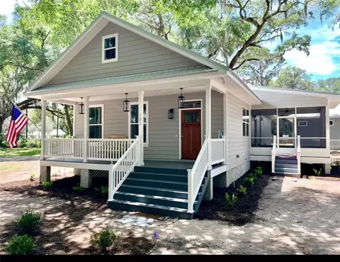 305 E Third St, Darien, GA 31305