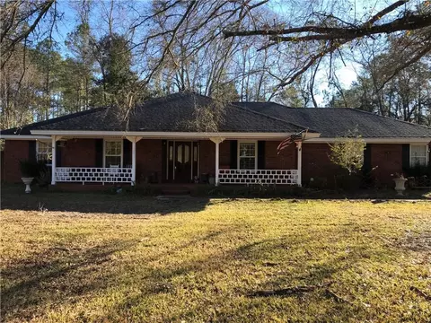 336 Horse Stamp Church Rd, Waverly, GA 31565