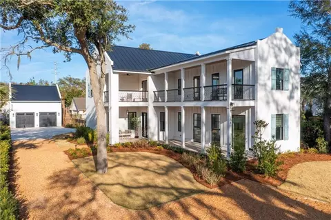 208 Yacht Club Dr, Saint Simons Island, GA 31522