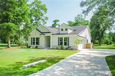 643 Harbour Island Cir, Waverly, GA 31565
