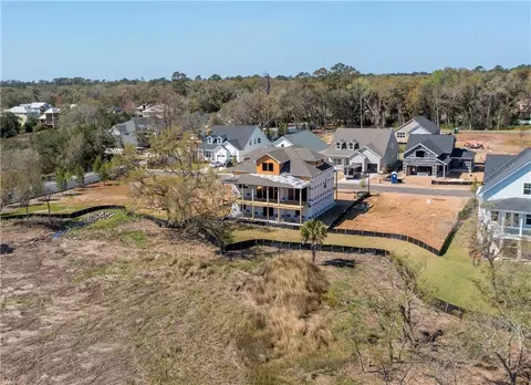 521 Conservation Dr, Saint Simons Island, GA 31522