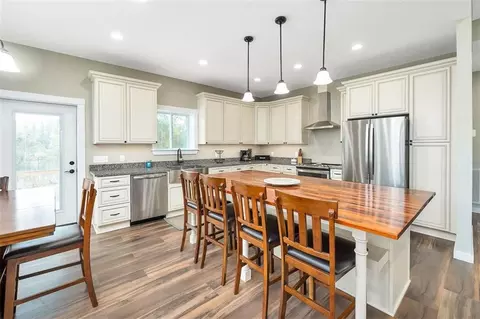 61 Bradley Ln, Hortense, GA 31543