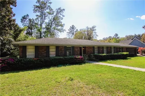 110 Youngwood Dr, Saint Simons Island, GA 31522