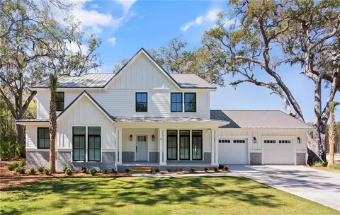 11 Lawson St, Saint Simons Island, GA 31522