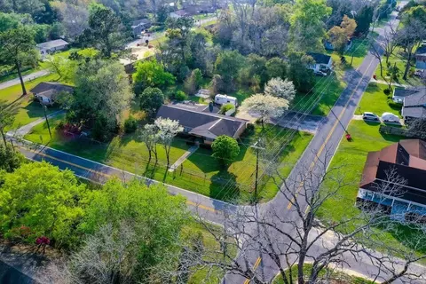 706 Jenkins St, Blackshear, GA 31516