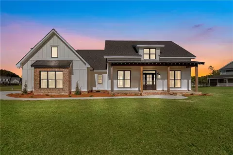 1510 Plantation Cir, Blackshear, GA 31516