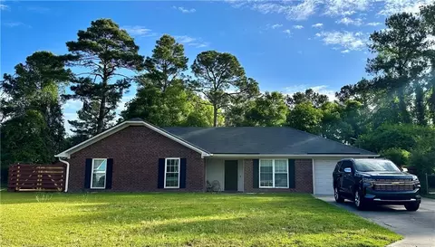 712 Edgewood Ct, Hinesville, GA 31313