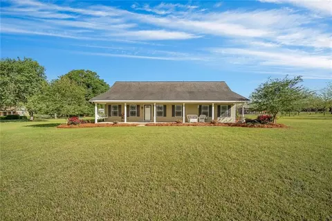 2402 Zoar Rd, Baxley, GA 31513