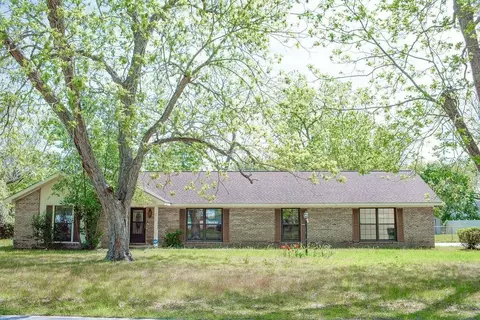 2512 Dorothy St, Waycross, GA 31501