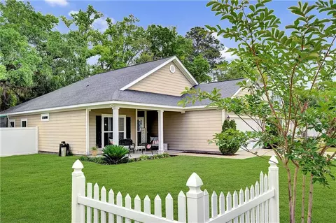 124 Pecan Point Rd W, Brunswick, GA 31525