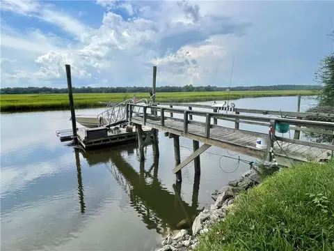 2081 Mission Dr, Darien, GA 31305
