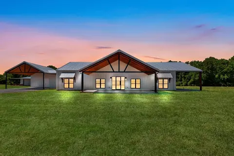 1528 Alma Rd, Odum, GA 31555