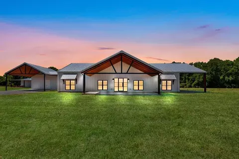 1528 Alma Rd, Odum, GA 31555