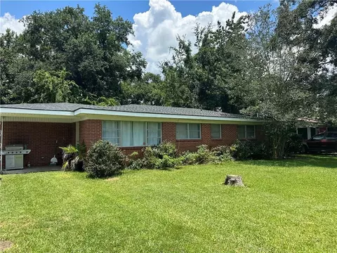 2733 Canary Dr, Brunswick, GA 31520