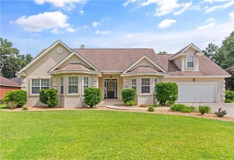 121 Stately Oaks Cir, Brunswick, GA 31523