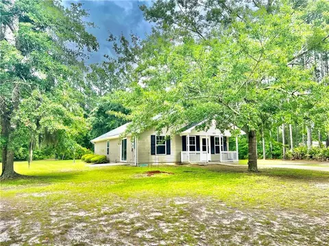 1011 Waters Ct, Darien, GA 31305