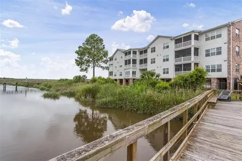 91 Screven St #A 102, Darien, GA 31305