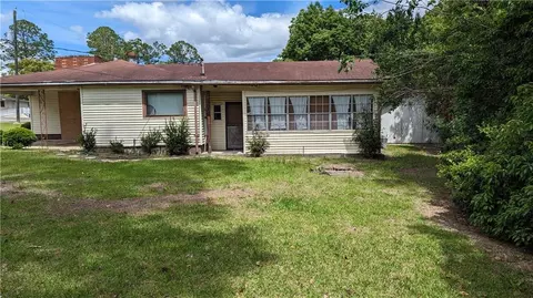 1504 Habersham Dr, Waycross, GA 31501