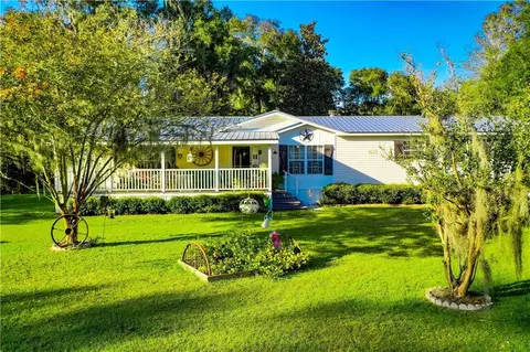 48 Felton Lake Rd, Waynesville, GA 31566