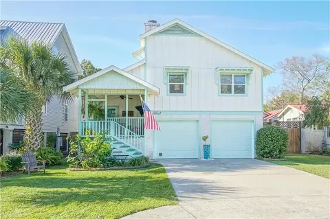 1133 Peachtree St, Saint Simons Island, GA 31522