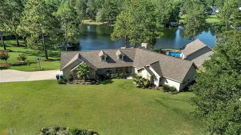 205 Palm Island Dr, Jesup, GA 31545