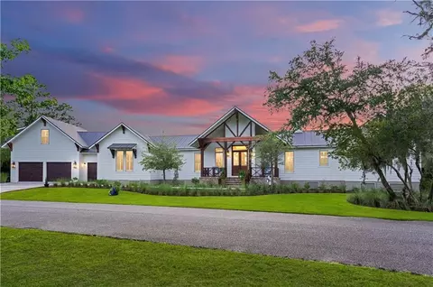 100 Marsh Point Ln, Saint Simons Island, GA 31522