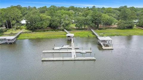 1015 Cherry St NE, Shellman Bluff, GA 31331