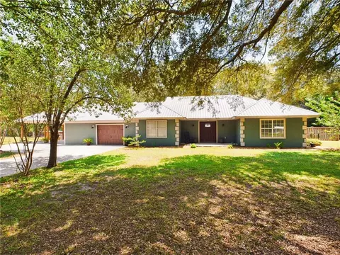 44 Melody Dr, Jesup, GA 31545